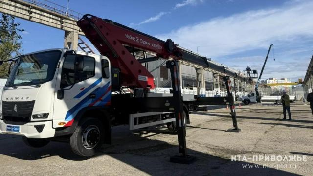 Нижегородская «Чайка-Сервис» представила 36-метровую автовышку и кран-манипулятор
