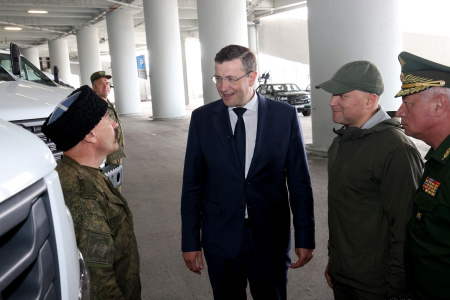 Глеб Никитин передал резервистам подразделения ключи от новой техники