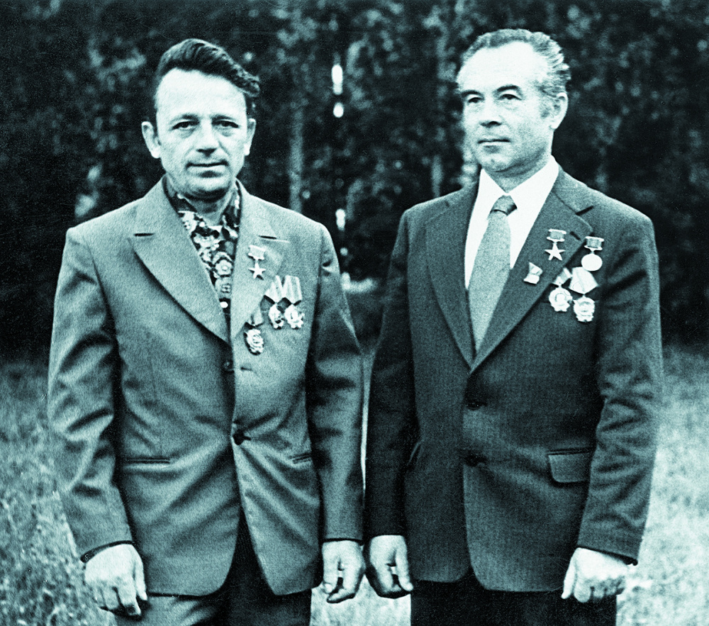 Работники «Гидромаша» - Герои Социалистического Труда Алексей Бодров (слева) и Виктор Лапырин