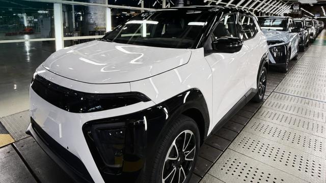 «Москвич» планирует выпускать до 20 электромобилей «Атом» за смену