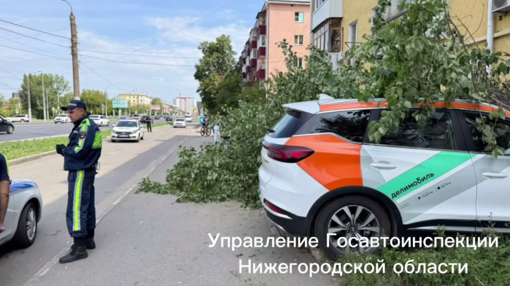 В Нижнем Новгороде водитель каршеринга сбил пешехода и врезался в дом на проспекте Ленина 