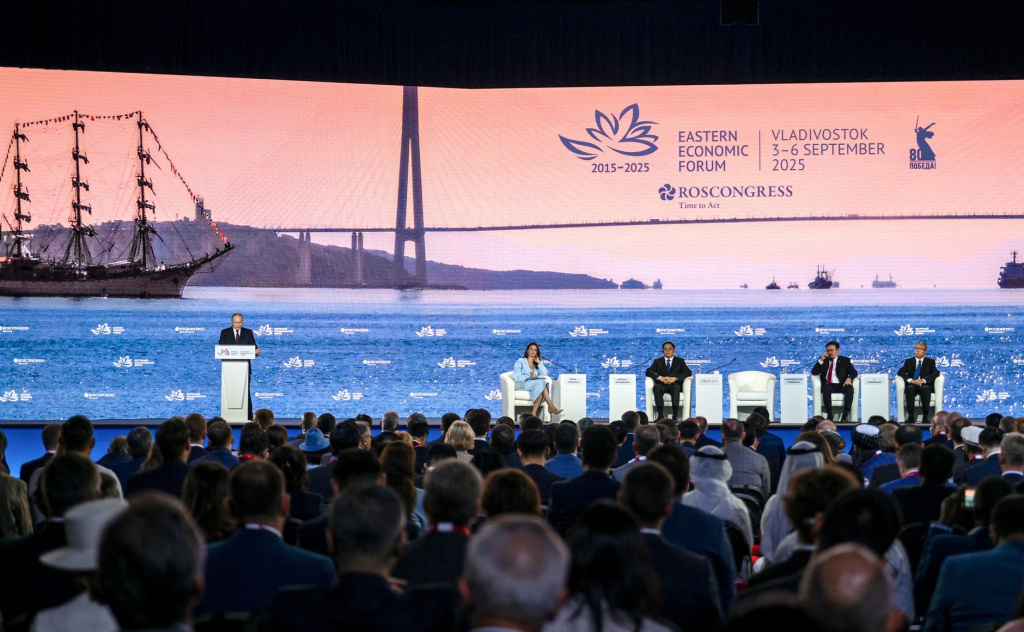 ВЭФ_пленарка_Кристина Кормилицына_МИА «Россия сегодня».jpg