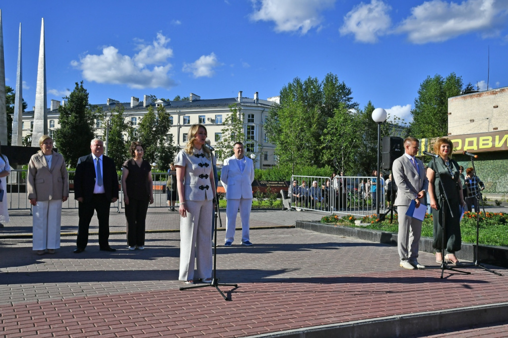 Выпускной в Кулебаках.jpg Выпускной в Кулебаках.jpg