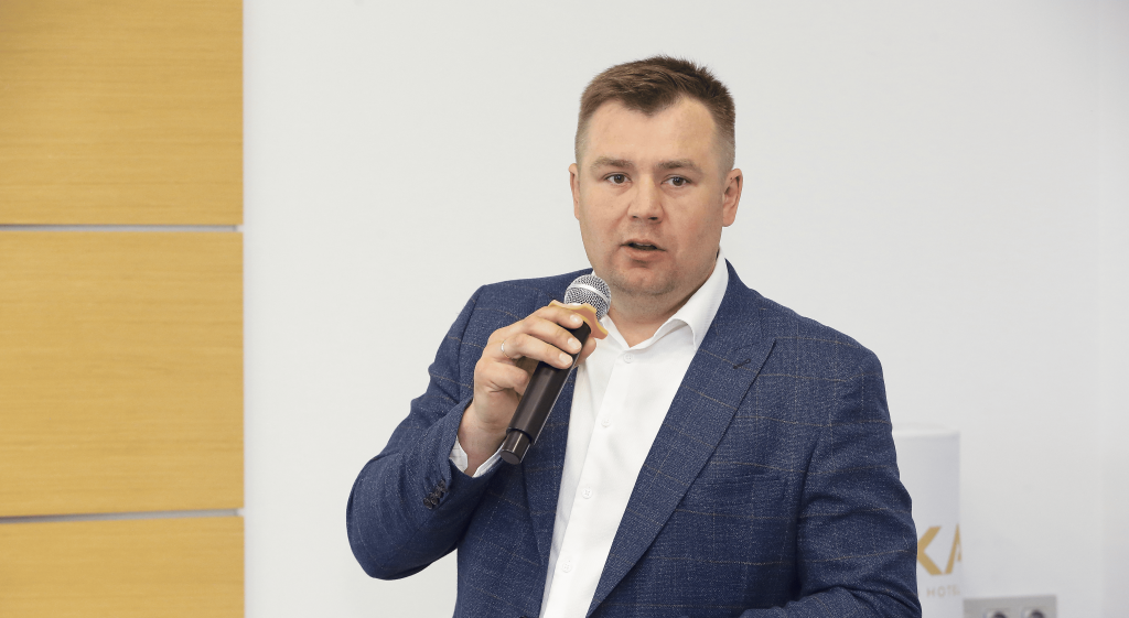 Иван Аверинский (1).png Иван Аверинский (1).png